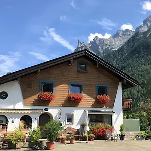 Gaestehaus Edlhuber Mittenwald